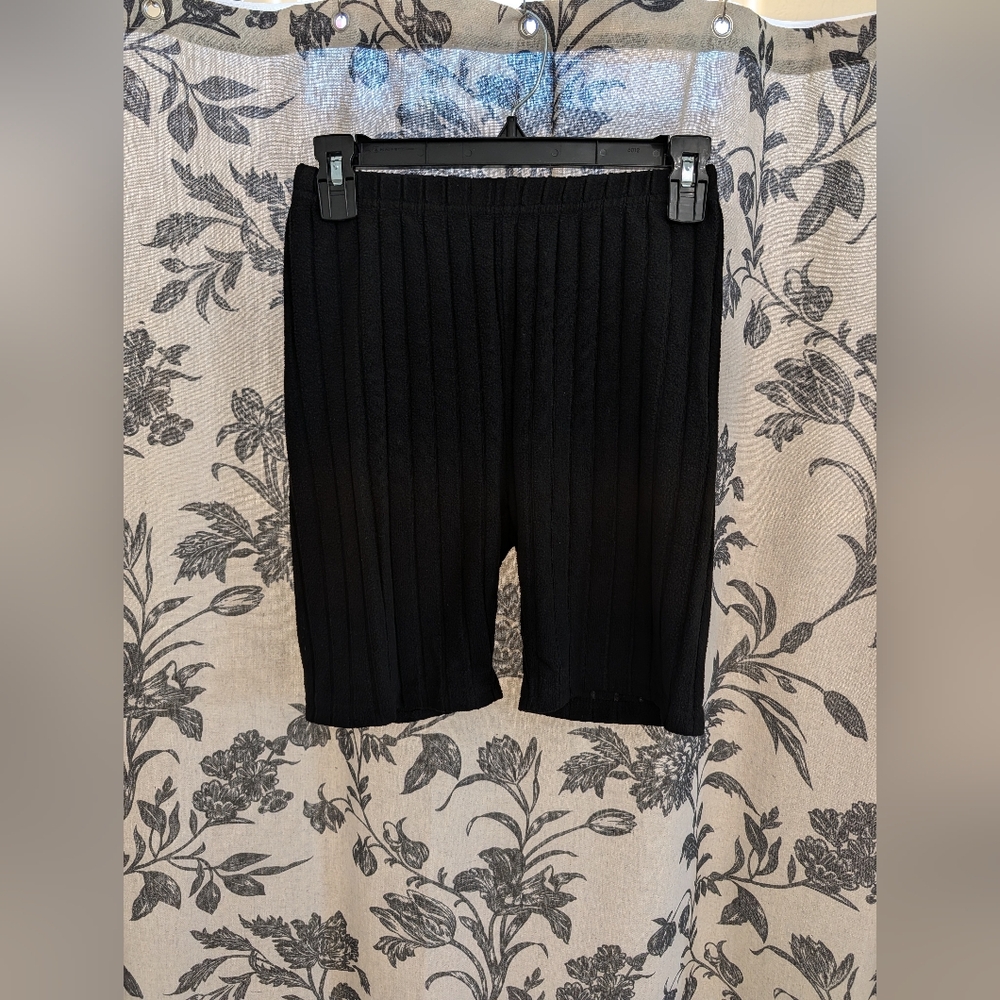 SHEIN - Black Ribbed Long Loungewear Shorts (Small)